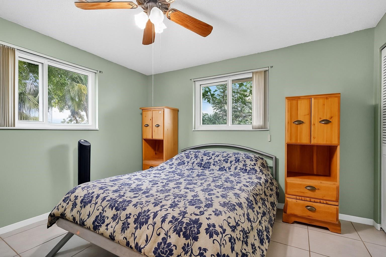 1910 SW 98th Terrace