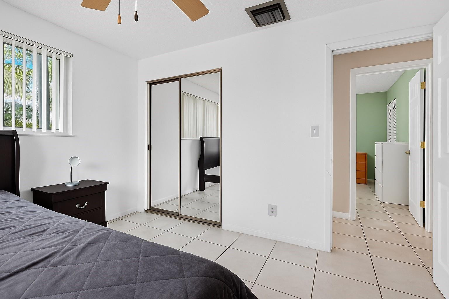 1910 SW 98th Terrace