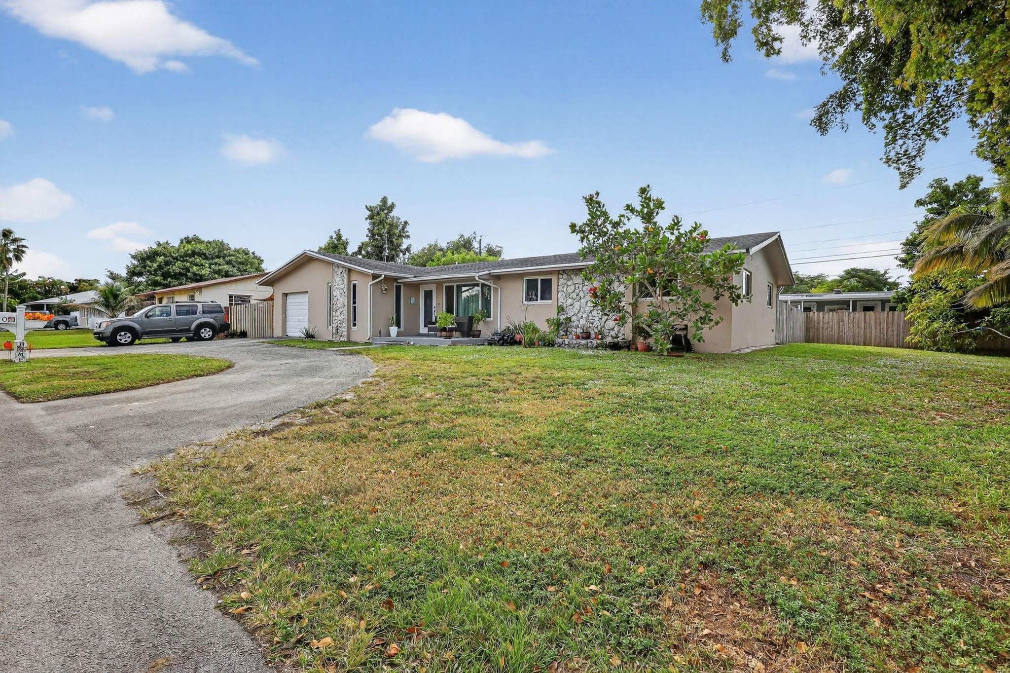1910 SW 98th Terrace