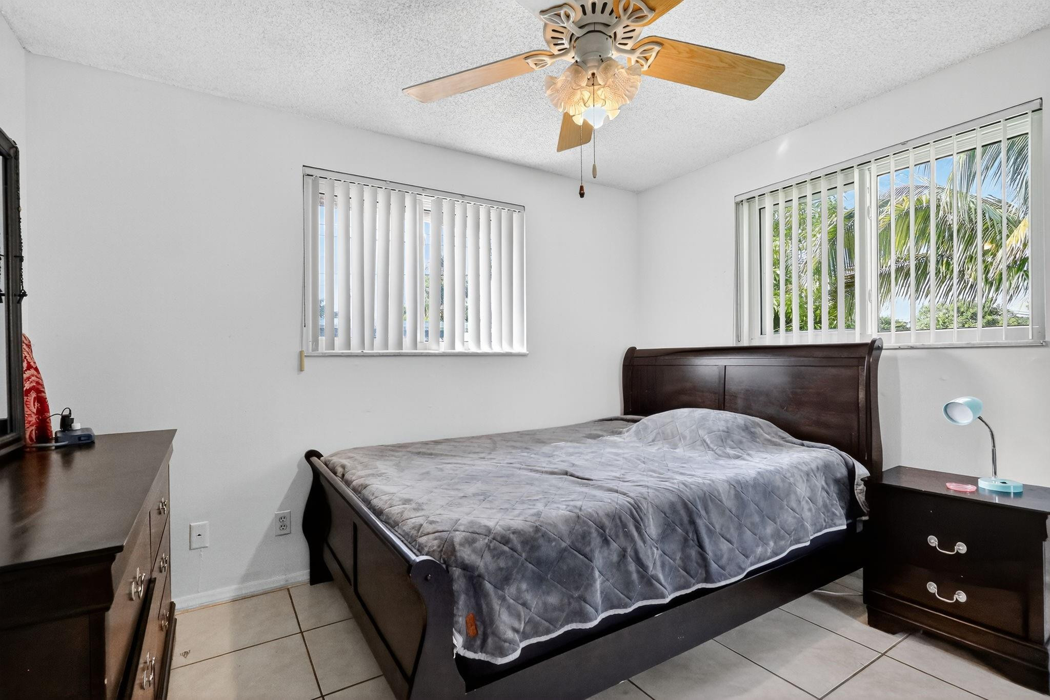 1910 SW 98th Terrace