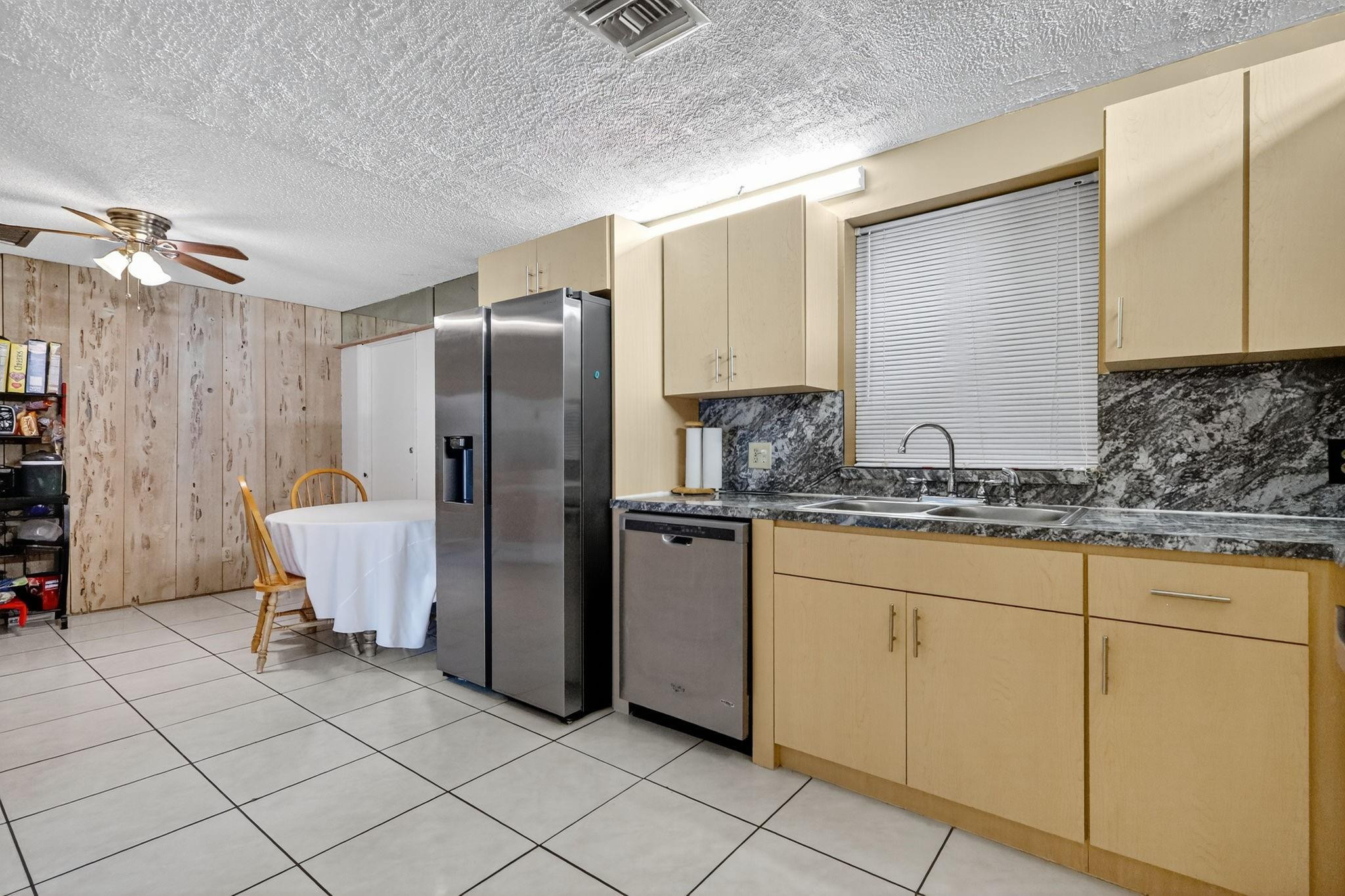 1910 SW 98th Terrace