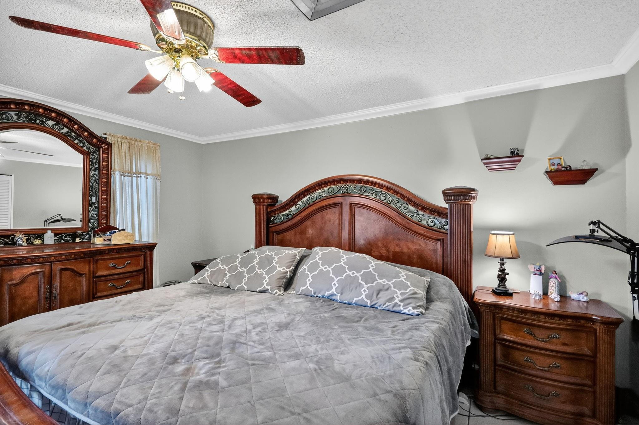 1910 SW 98th Terrace