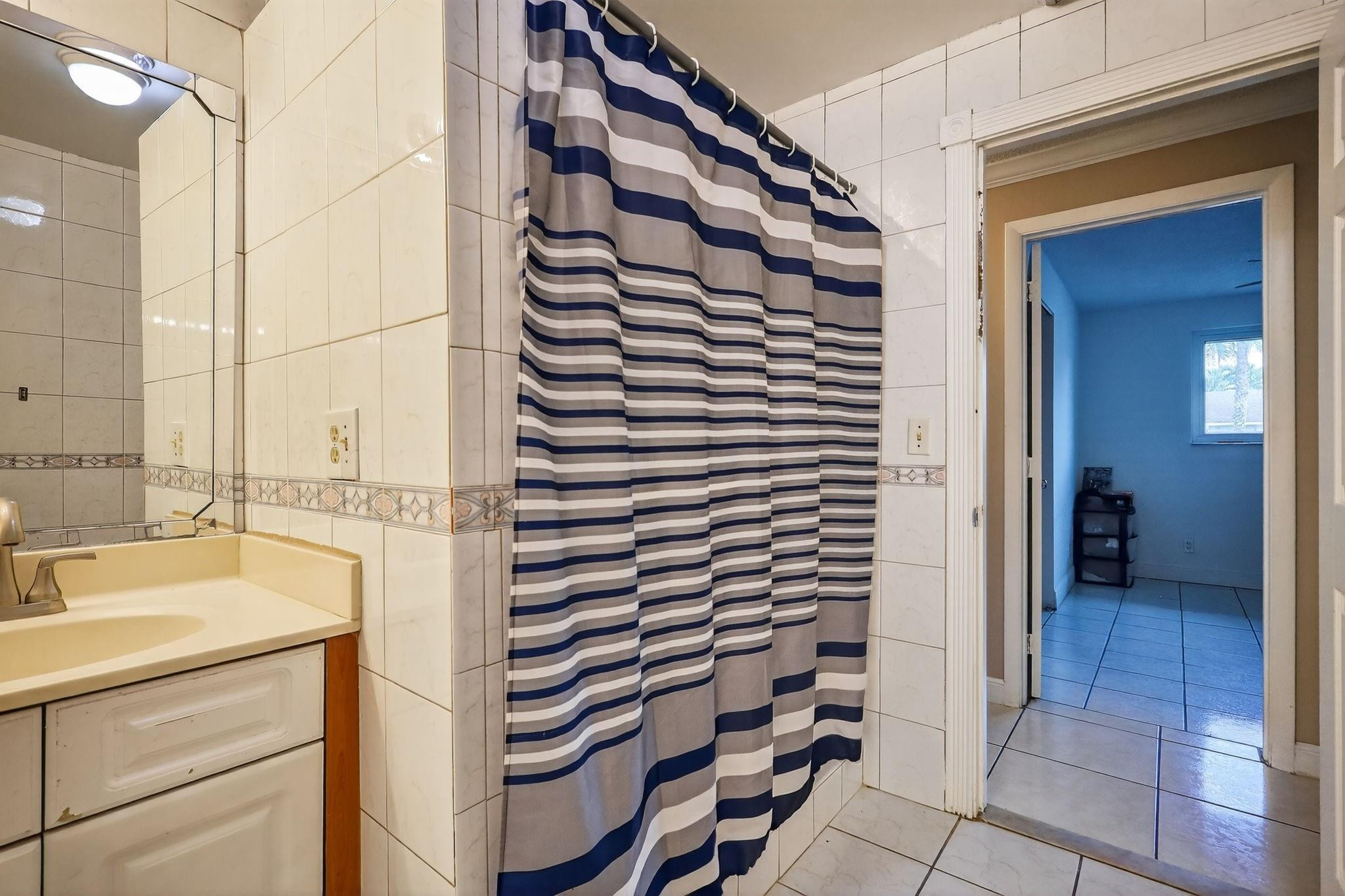 1910 SW 98th Terrace