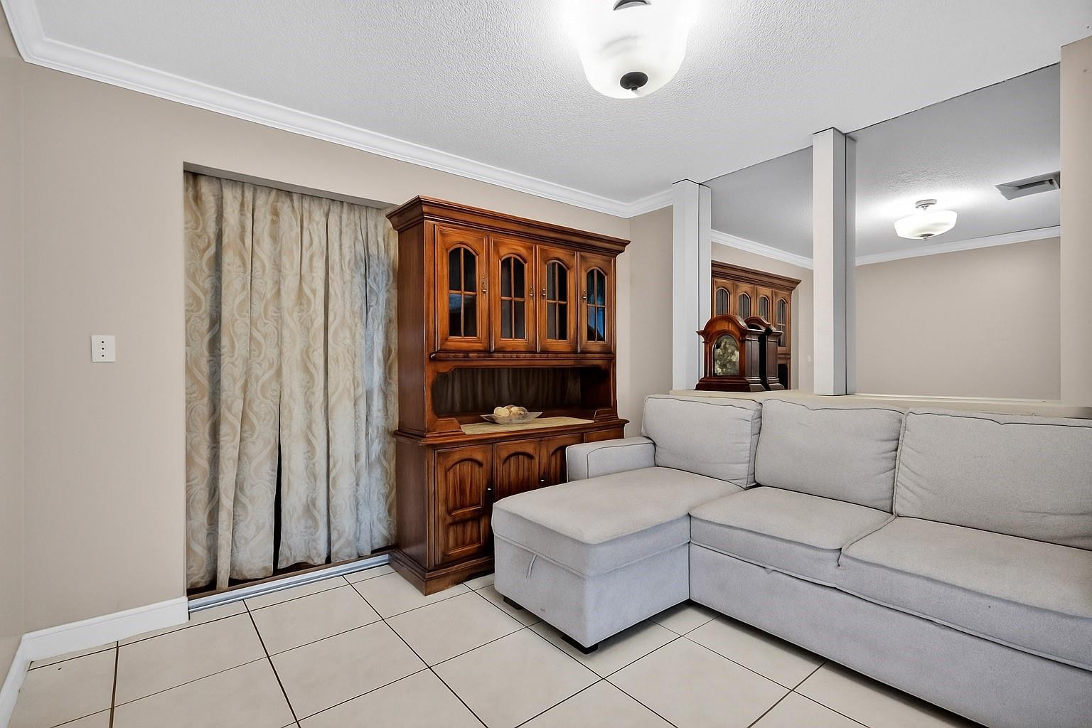 1910 SW 98th Terrace