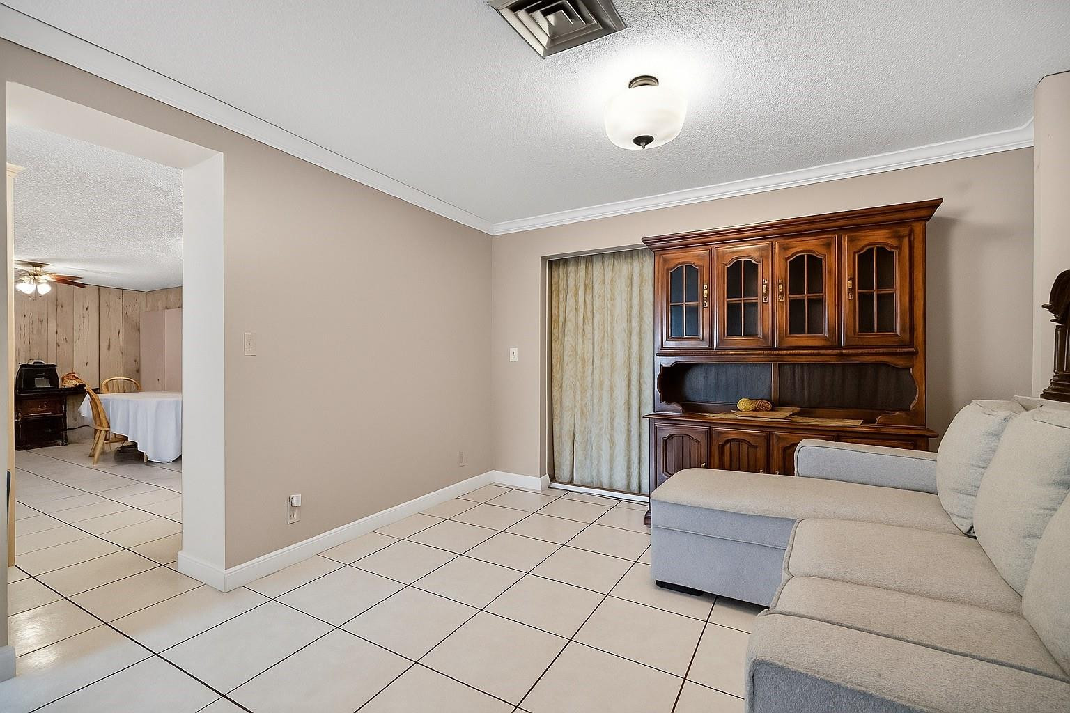 1910 SW 98th Terrace