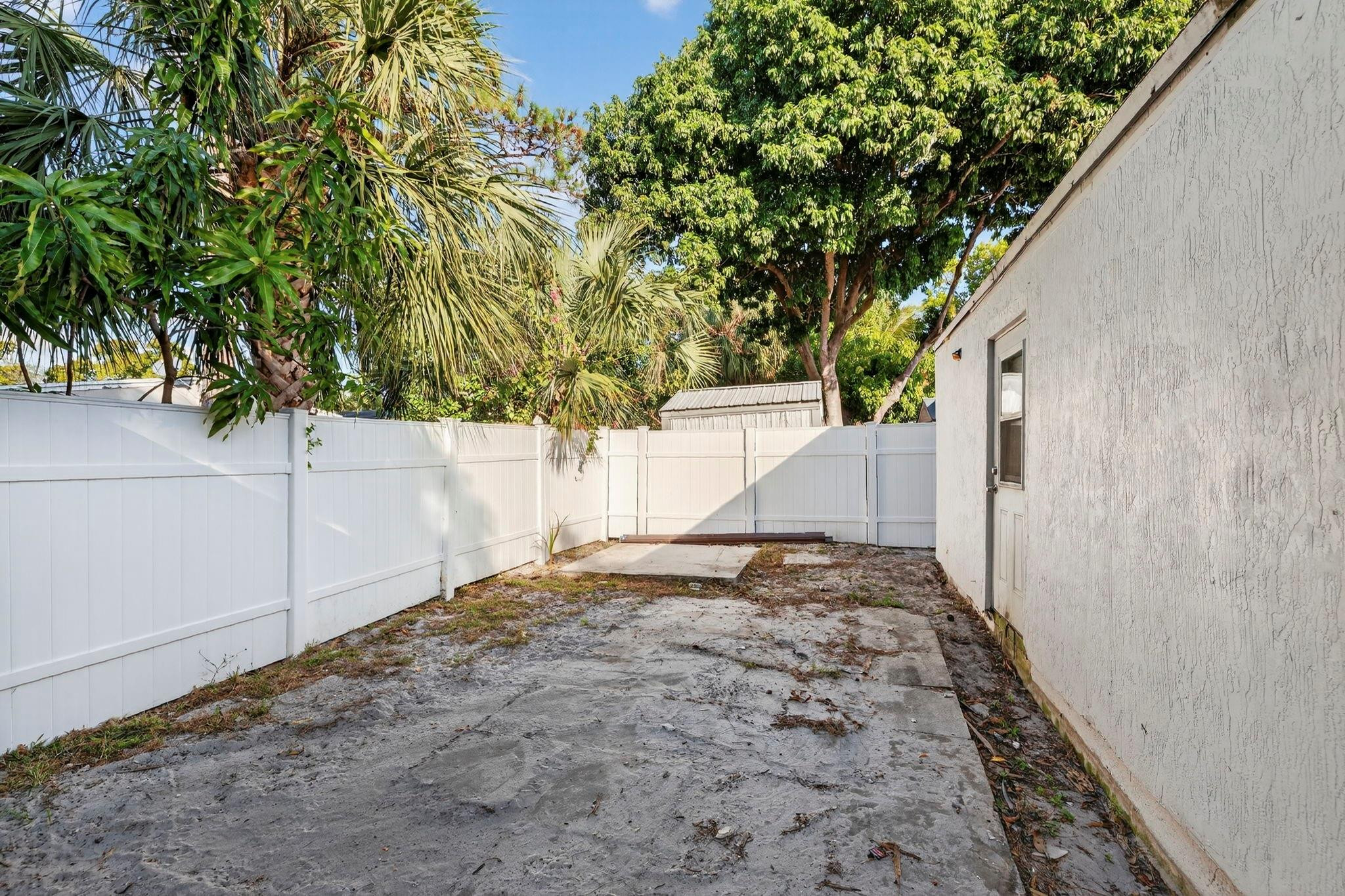 1705 Davie Boulevard