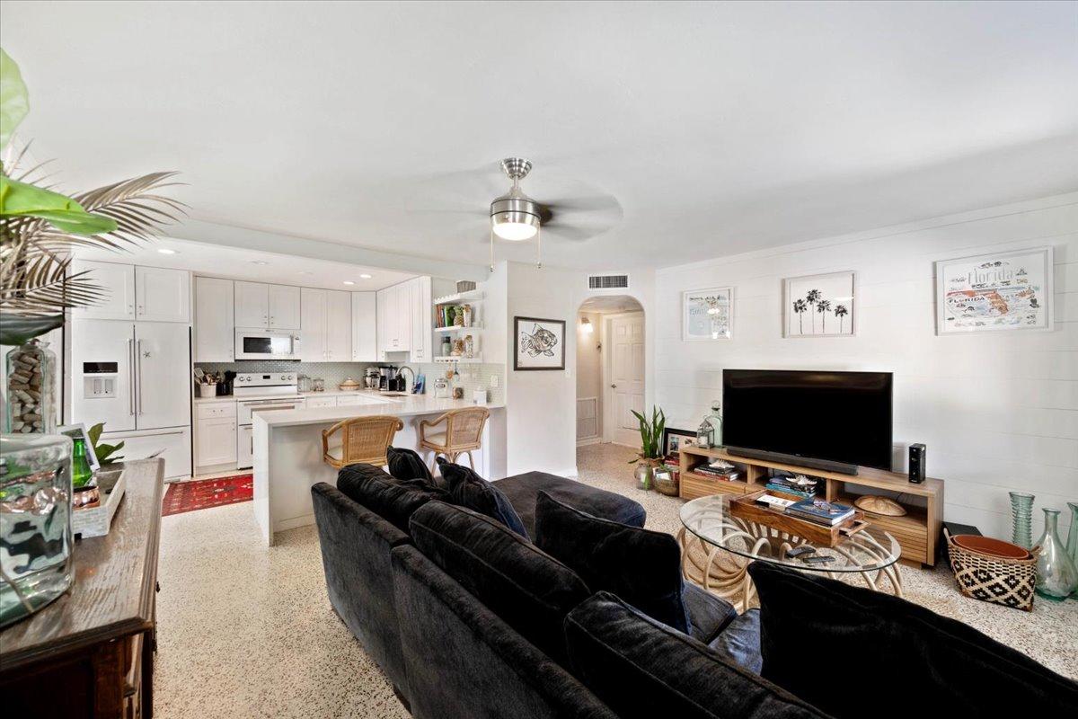 200 E 28th Street