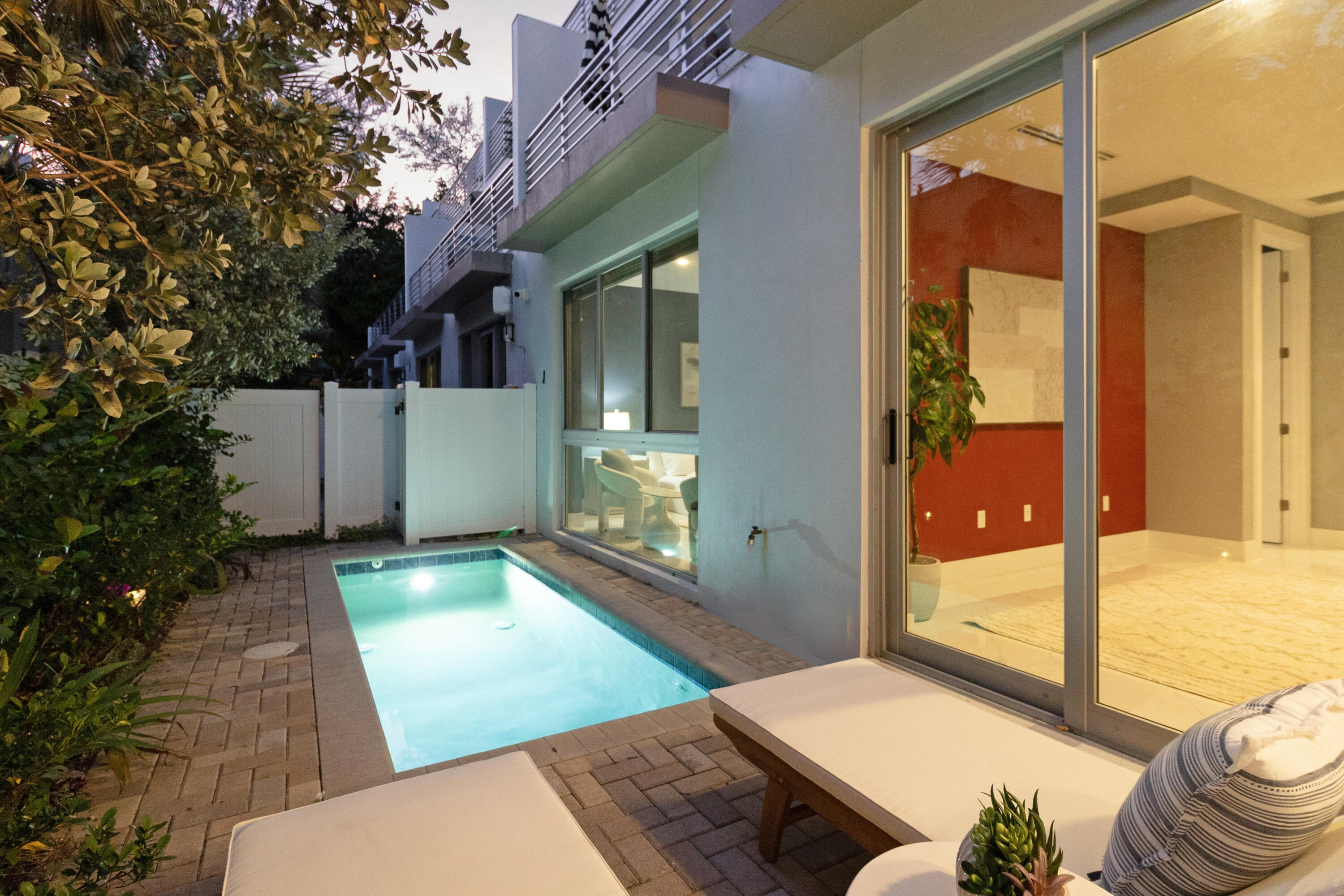 15 SE 11th Avenue