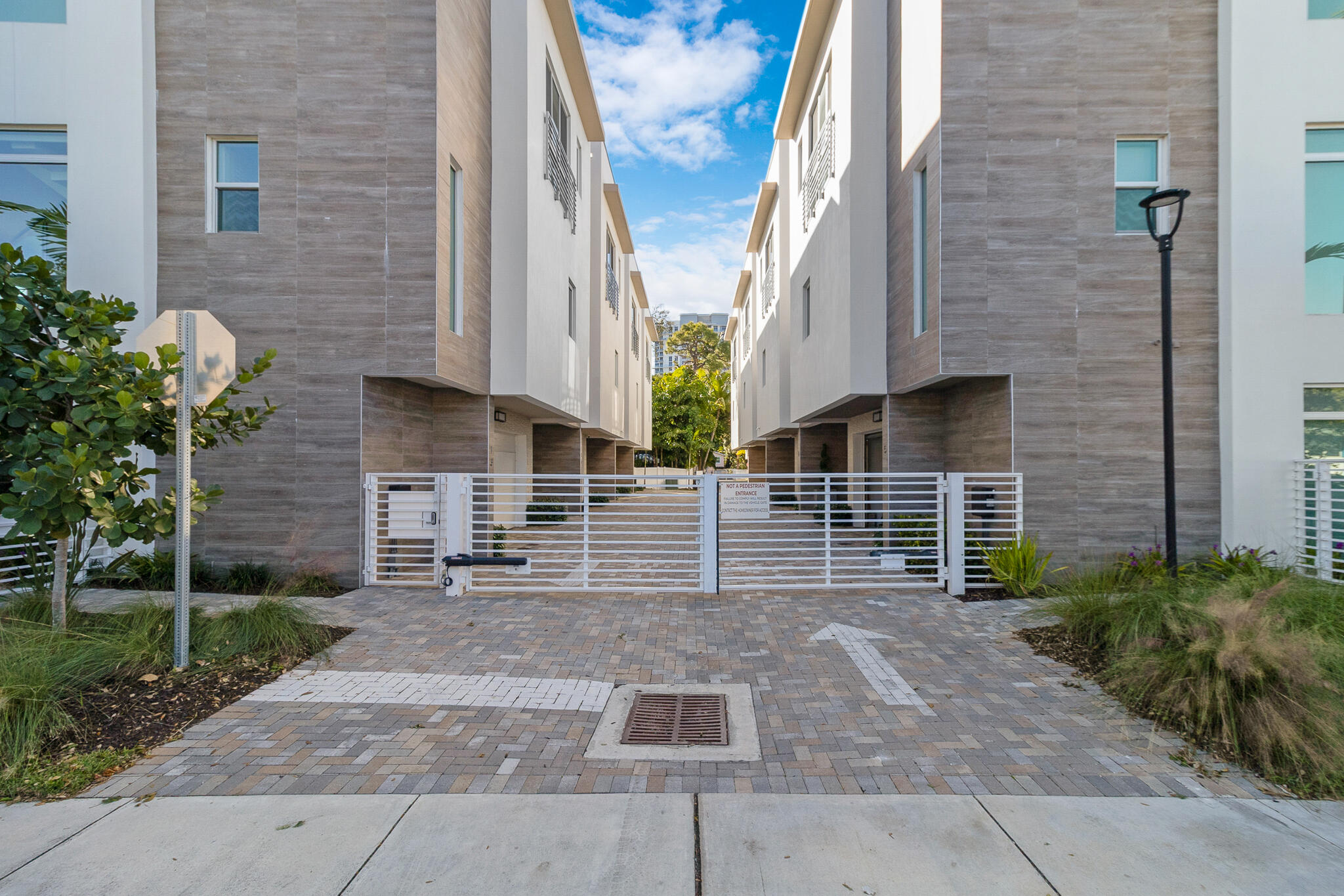 15 SE 11th Avenue