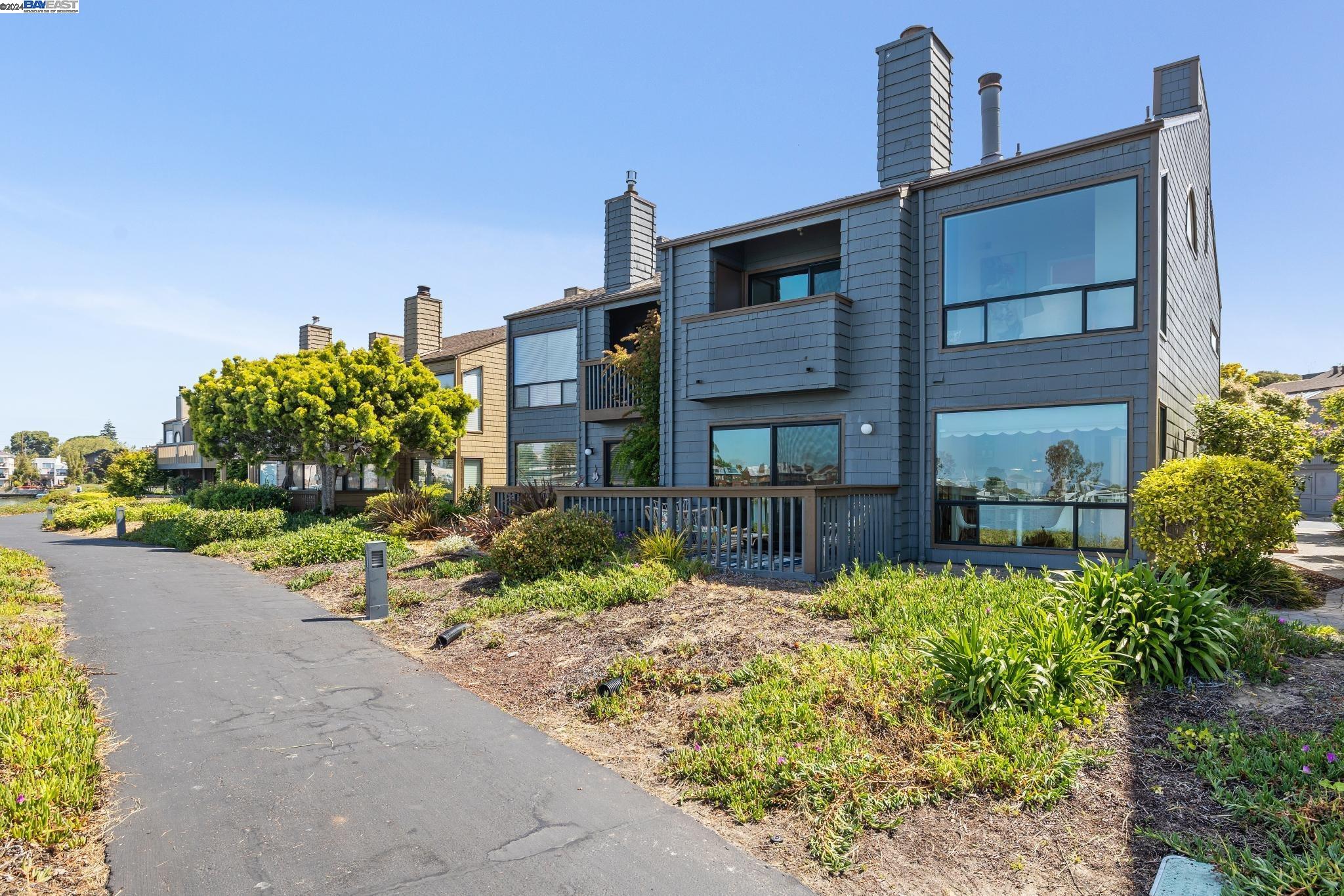 1321 Crown Dr