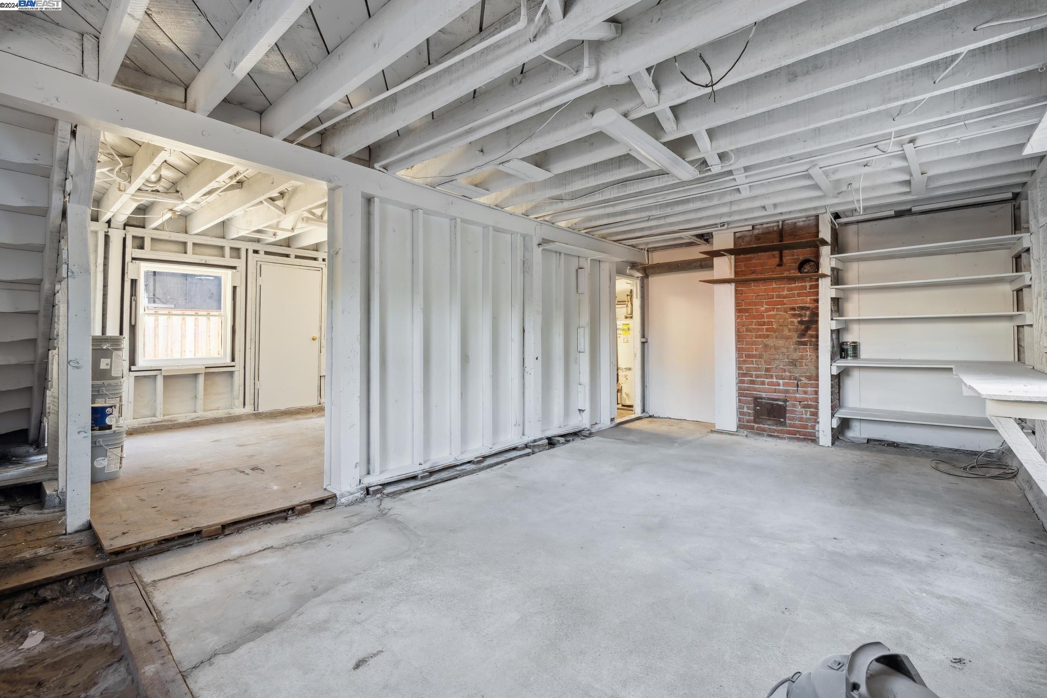 2421 Webb Ave