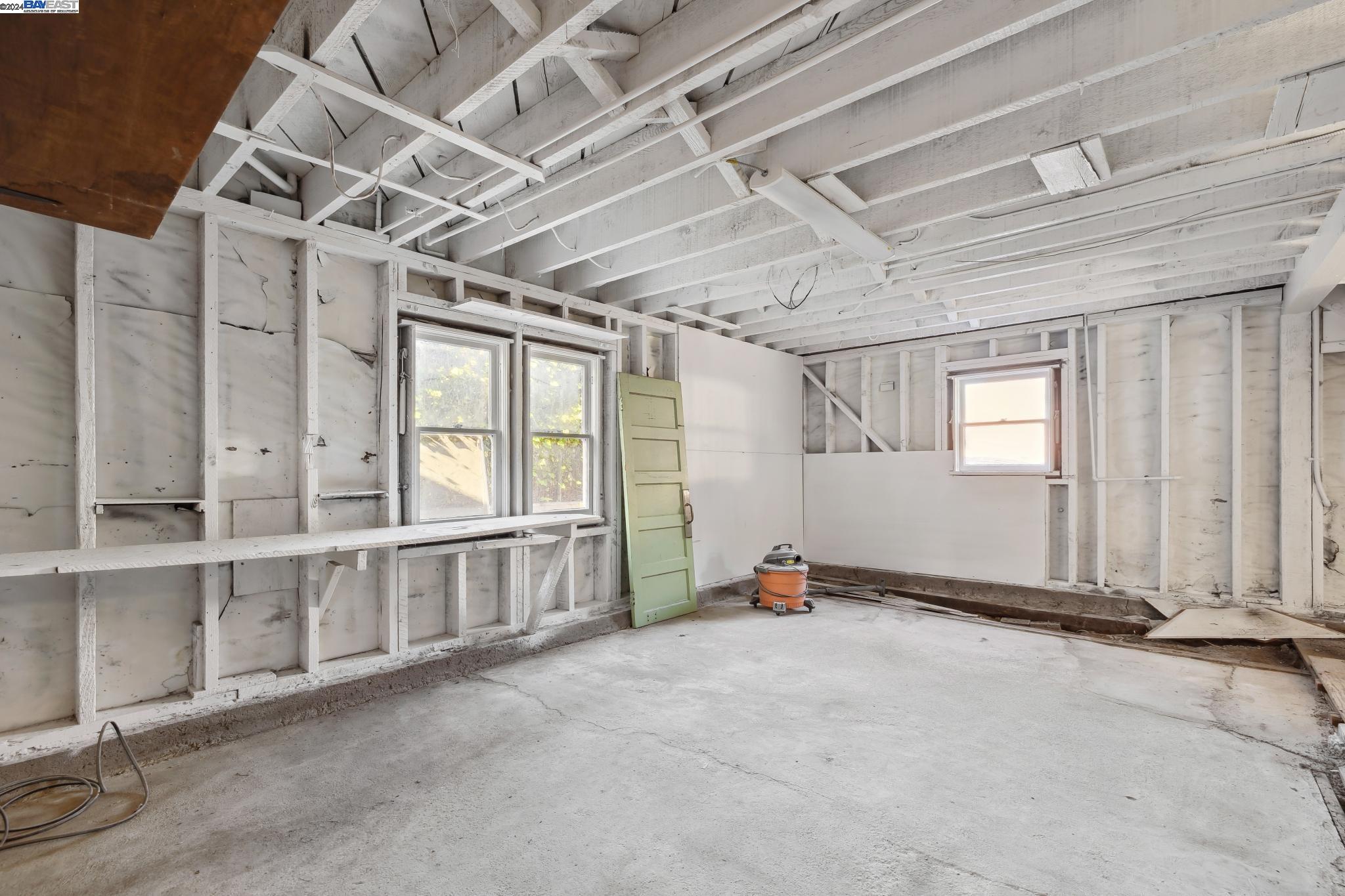 2421 Webb Ave