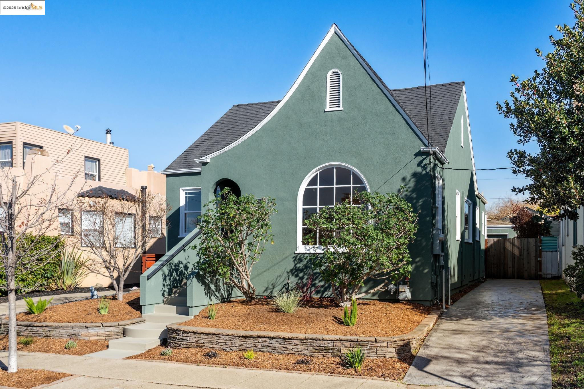 932 33rd Street