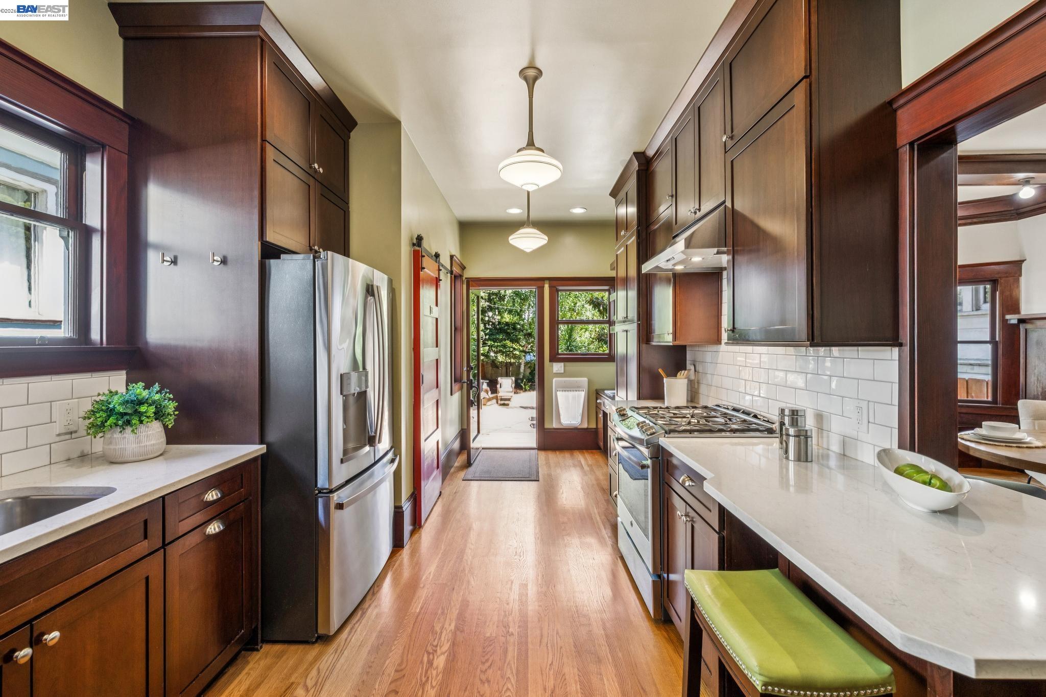 1222 Versailles Ave