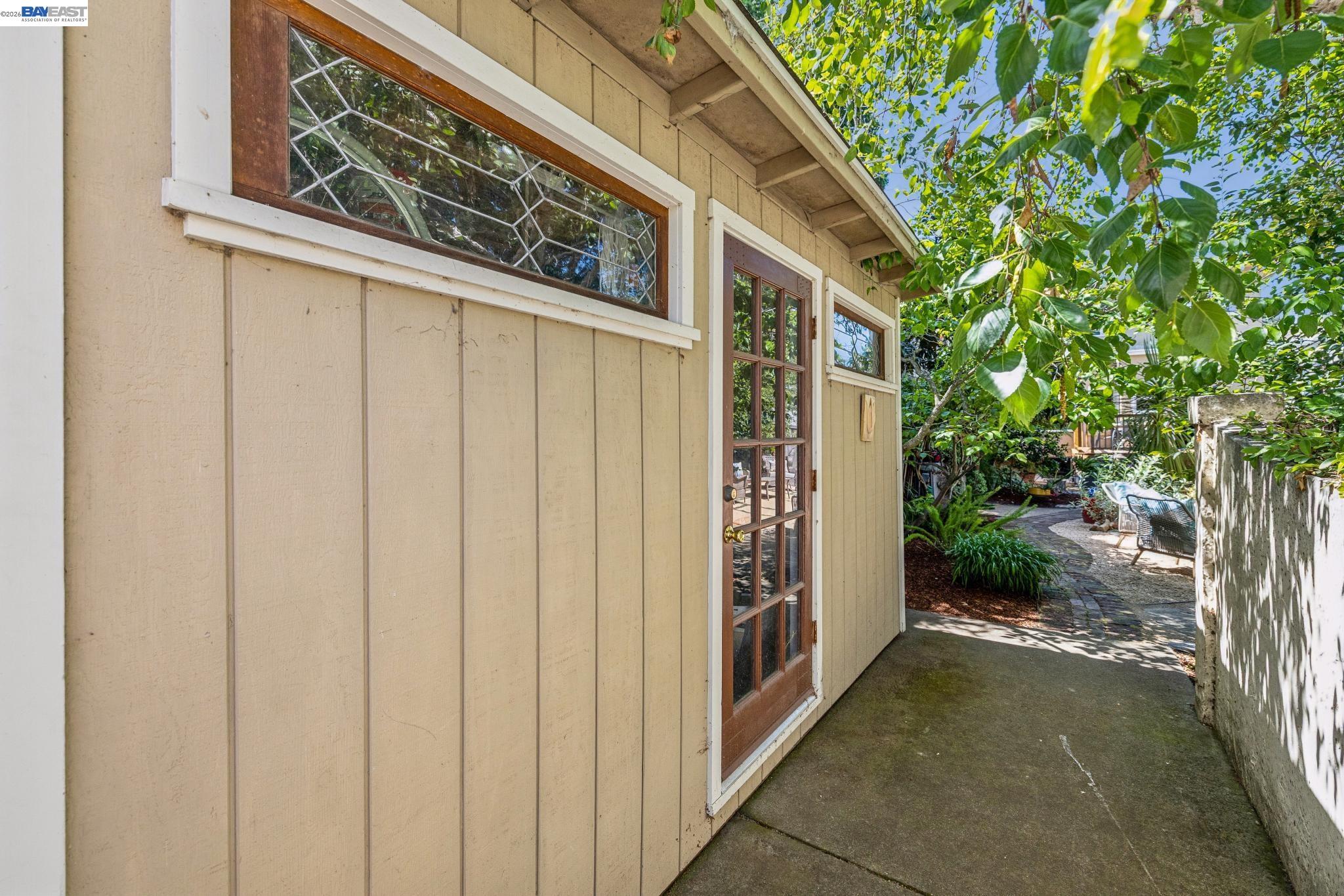 1222 Versailles Ave