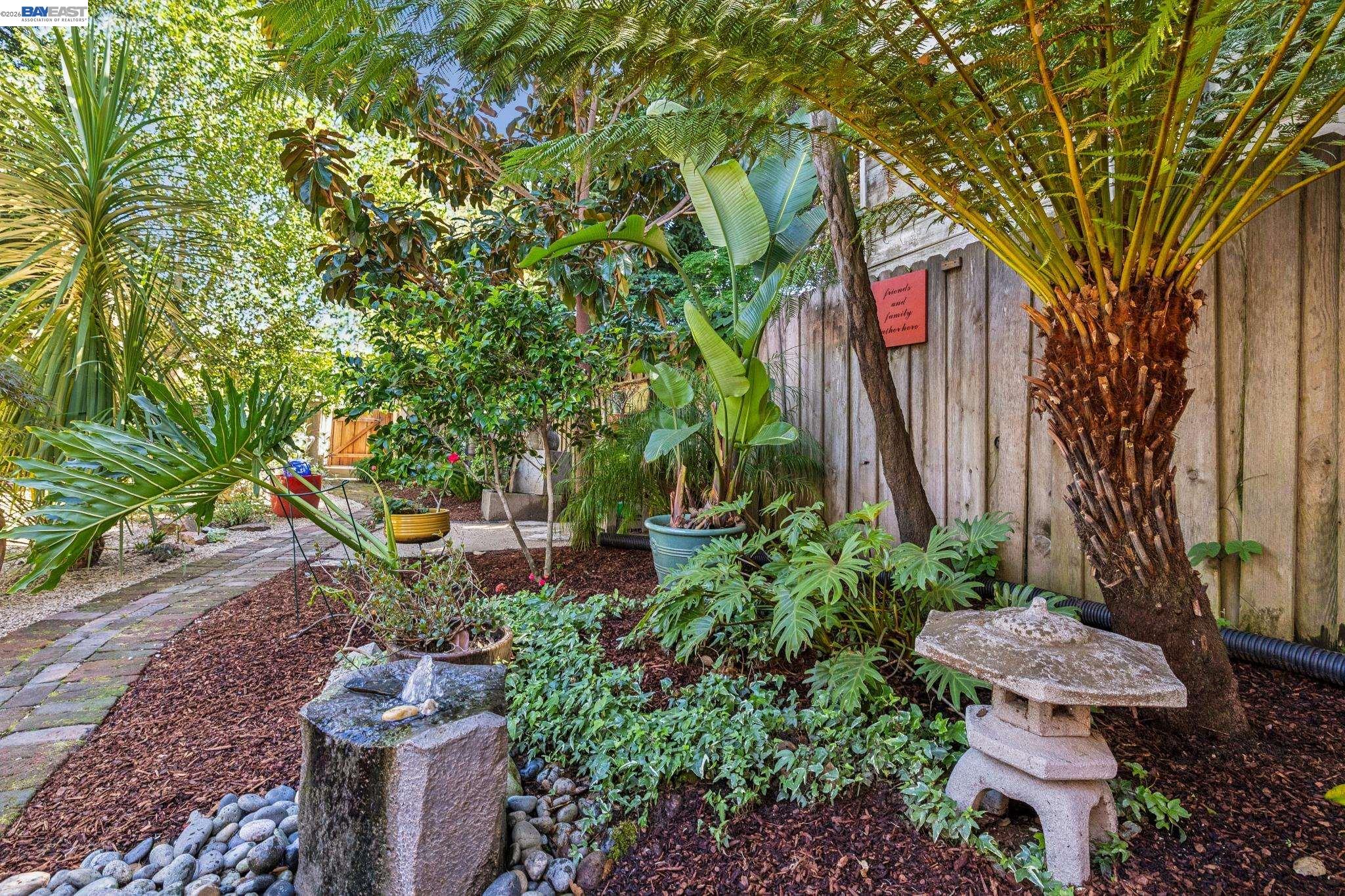 1222 Versailles Ave
