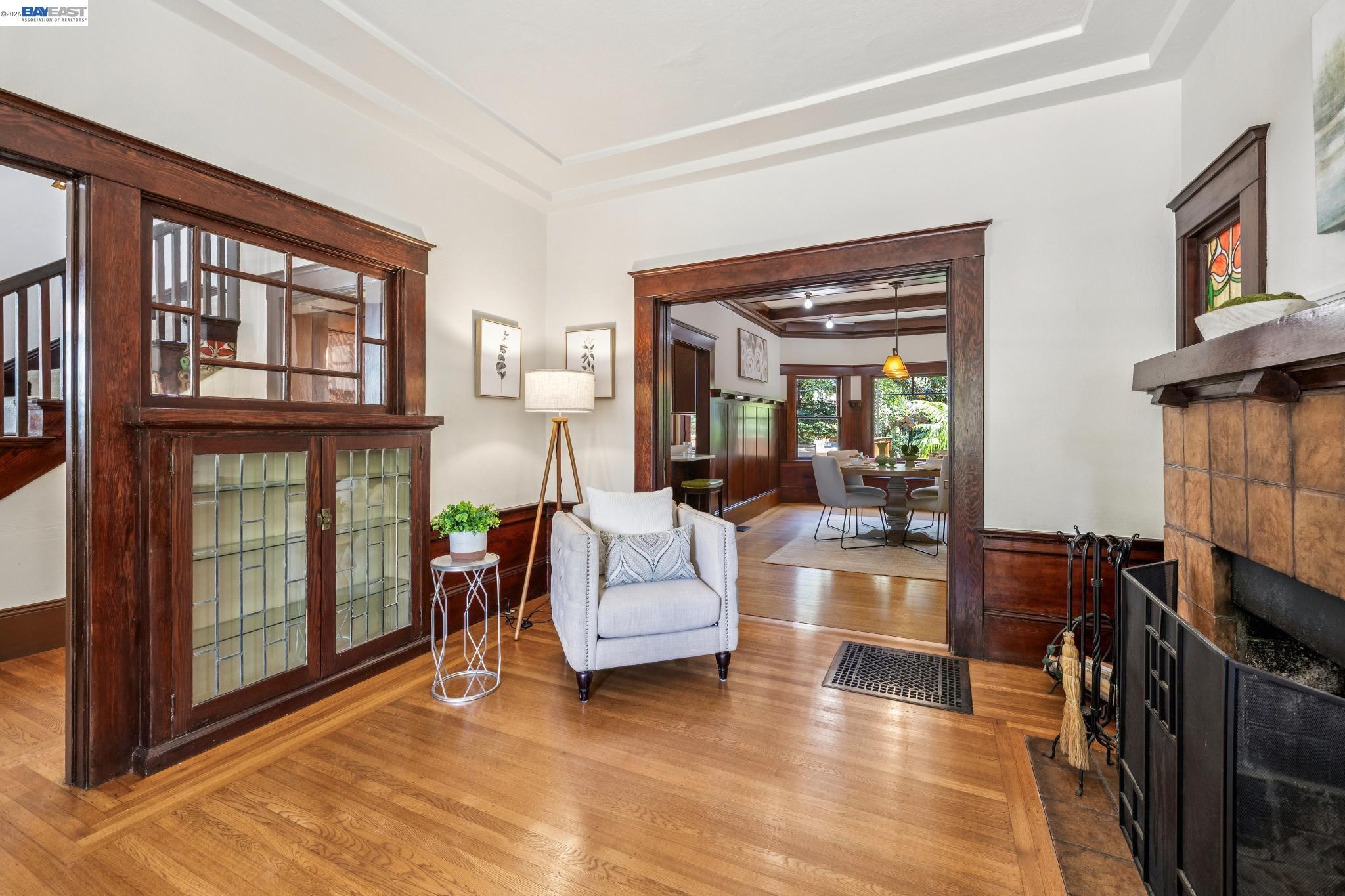 1222 Versailles Ave