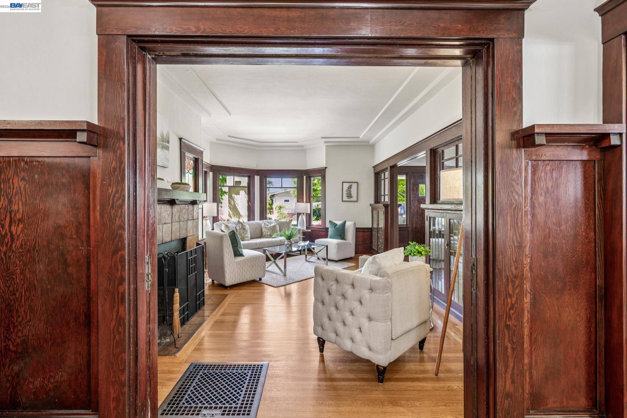 1222 Versailles Ave