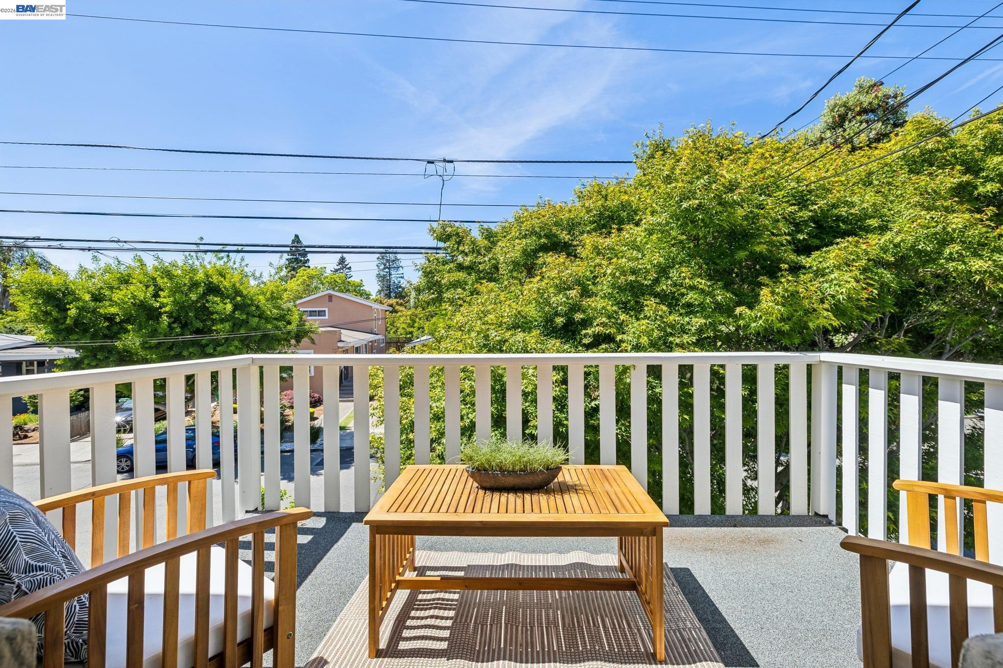 1222 Versailles Ave