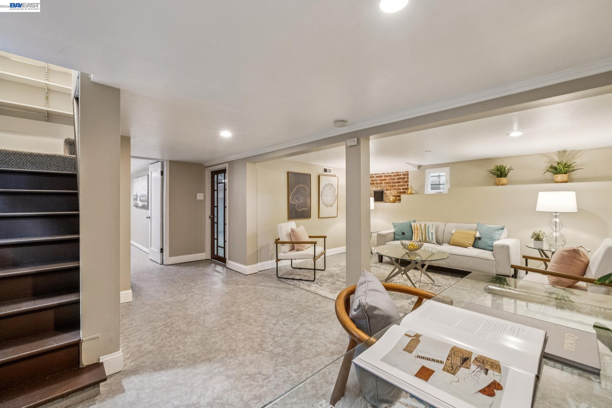 1222 Versailles Ave