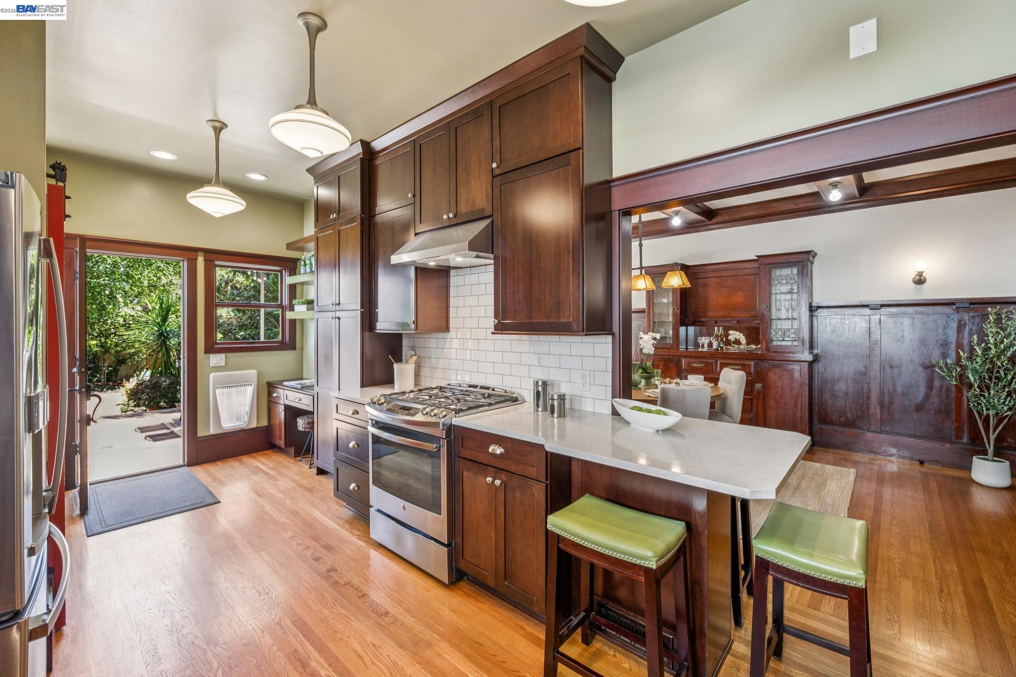 1222 Versailles Ave
