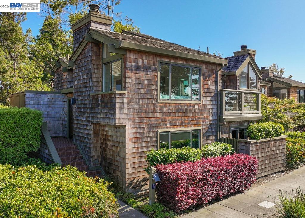 611 Harbor Rd