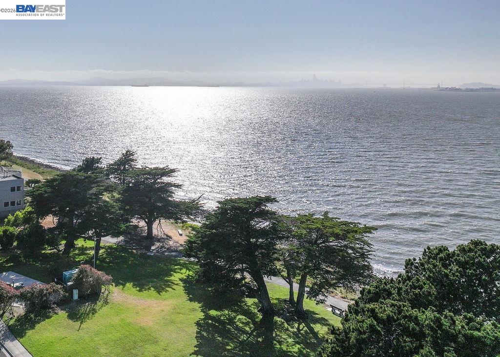611 Harbor Rd
