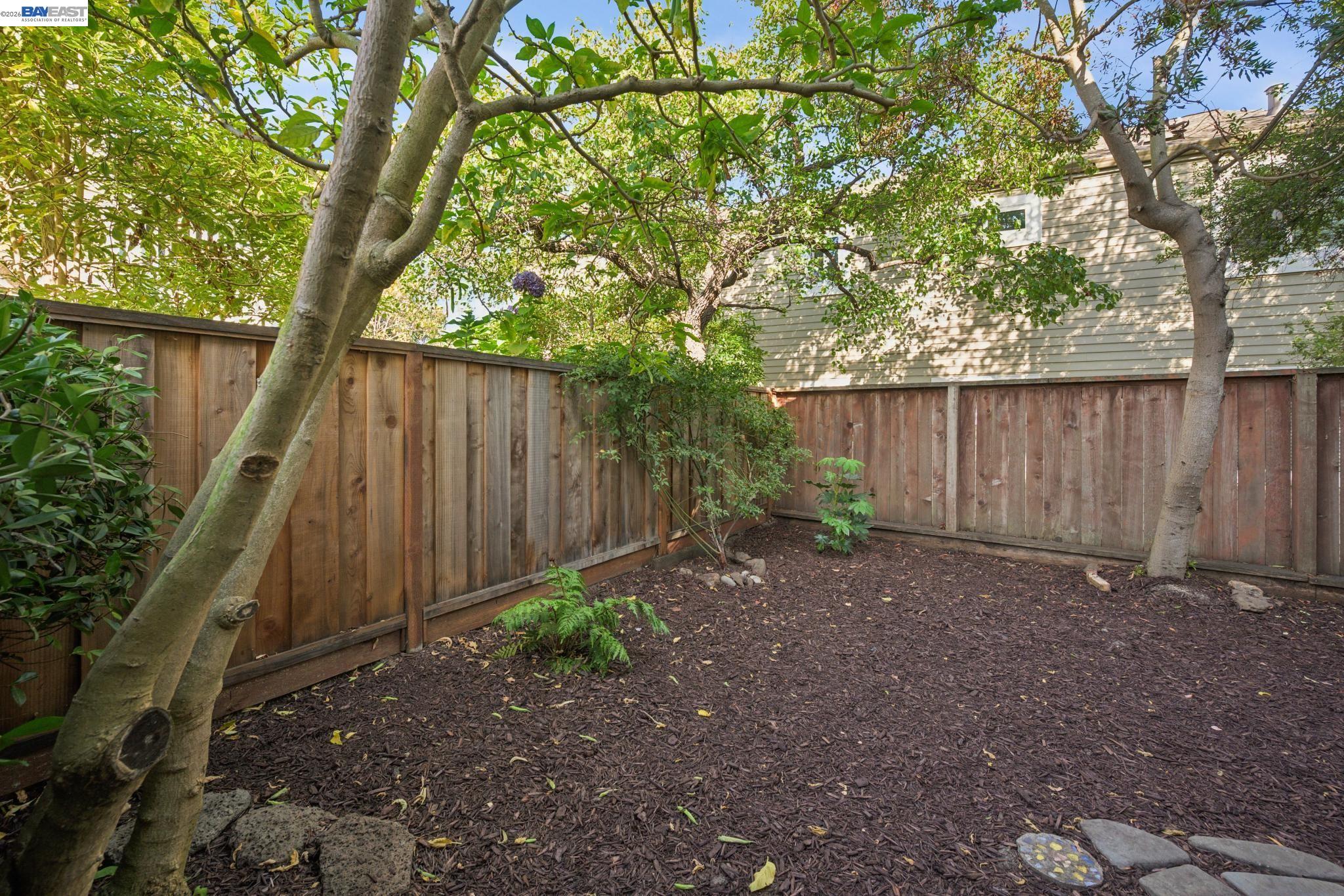 37 Oak Park Dr