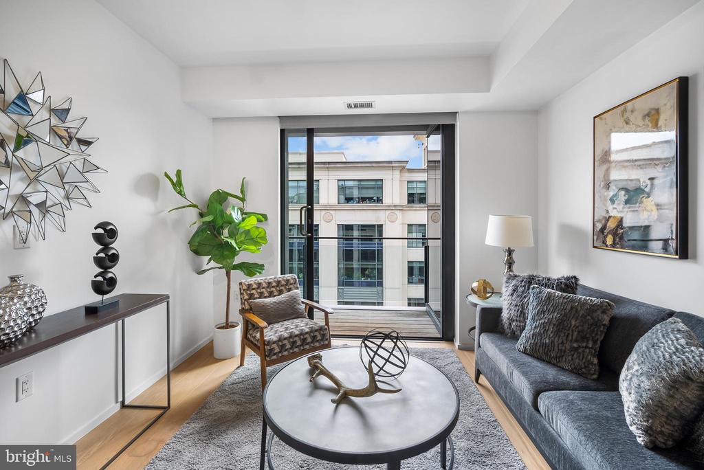 925 H STREET NW Unit: 907
