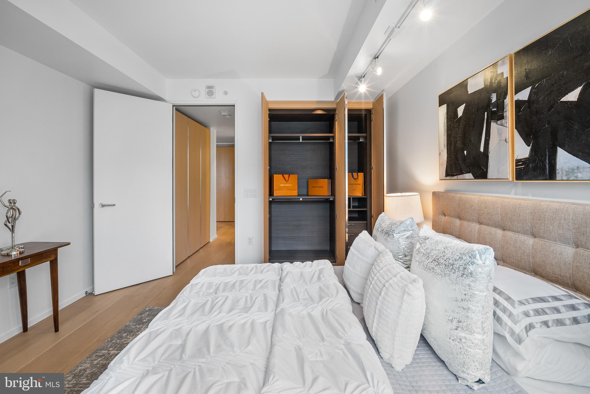 925 H STREET NW Unit: 907