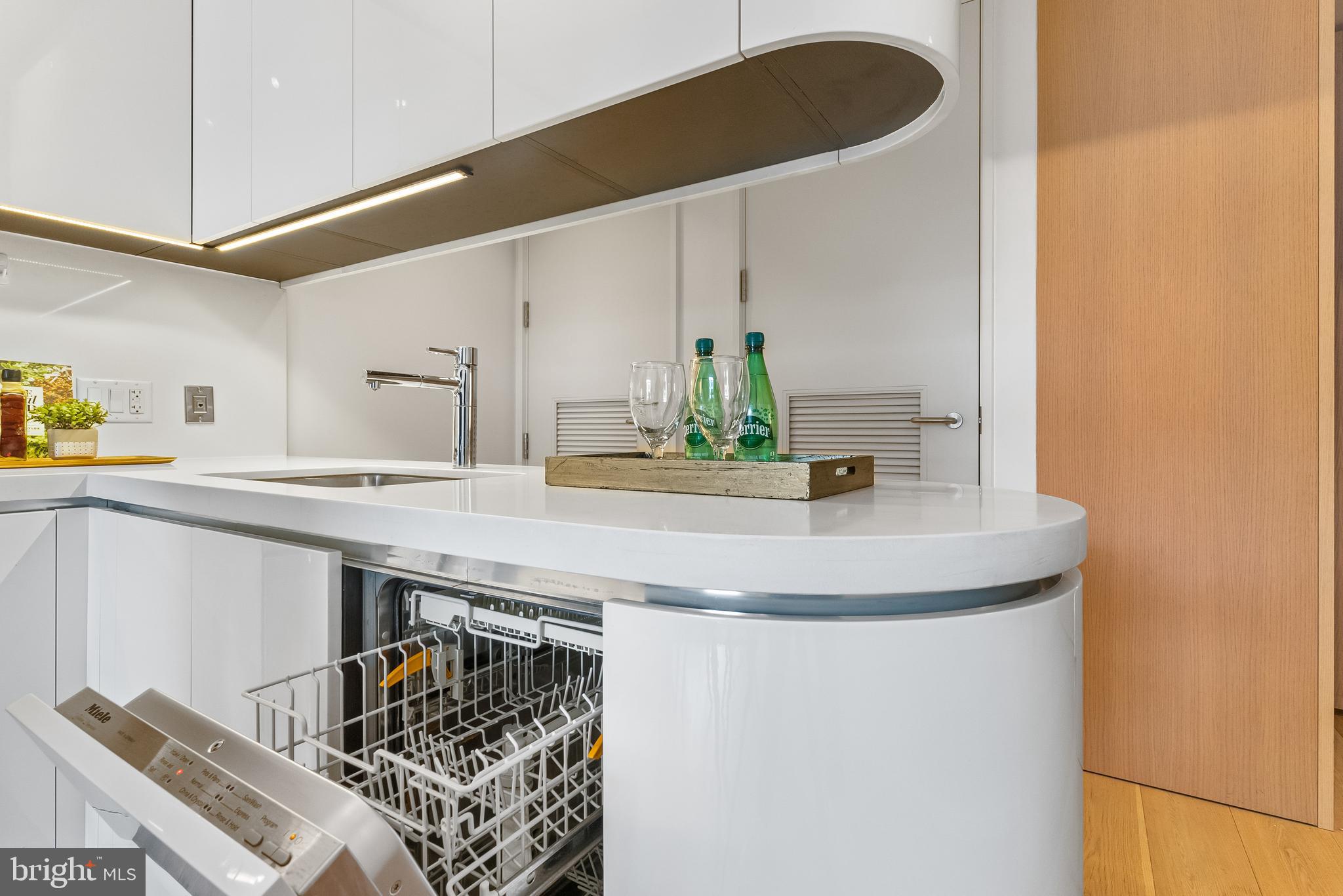 925 H STREET NW Unit: 907