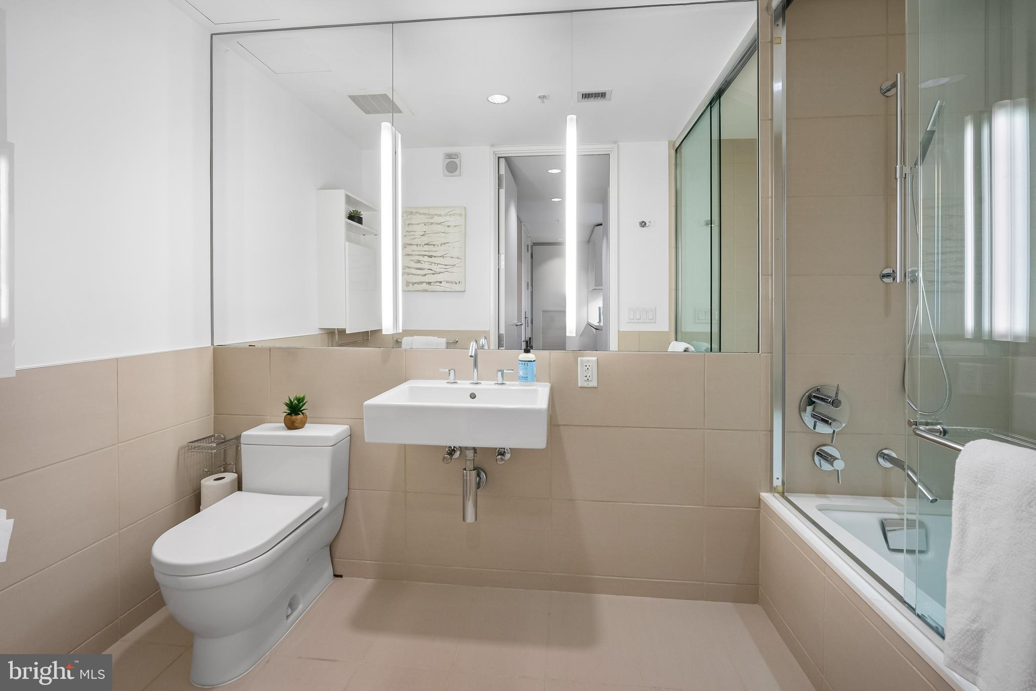 925 H STREET NW Unit: 907