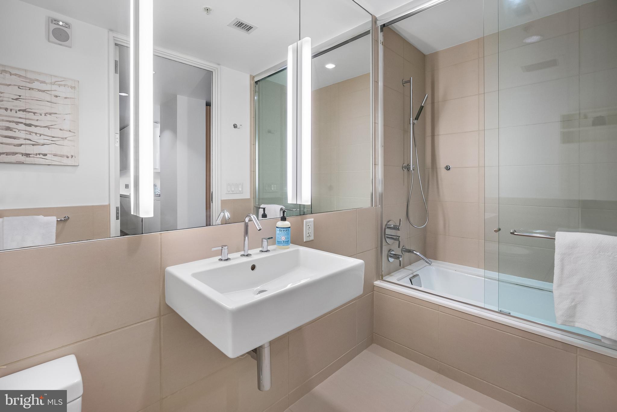 925 H STREET NW Unit: 907