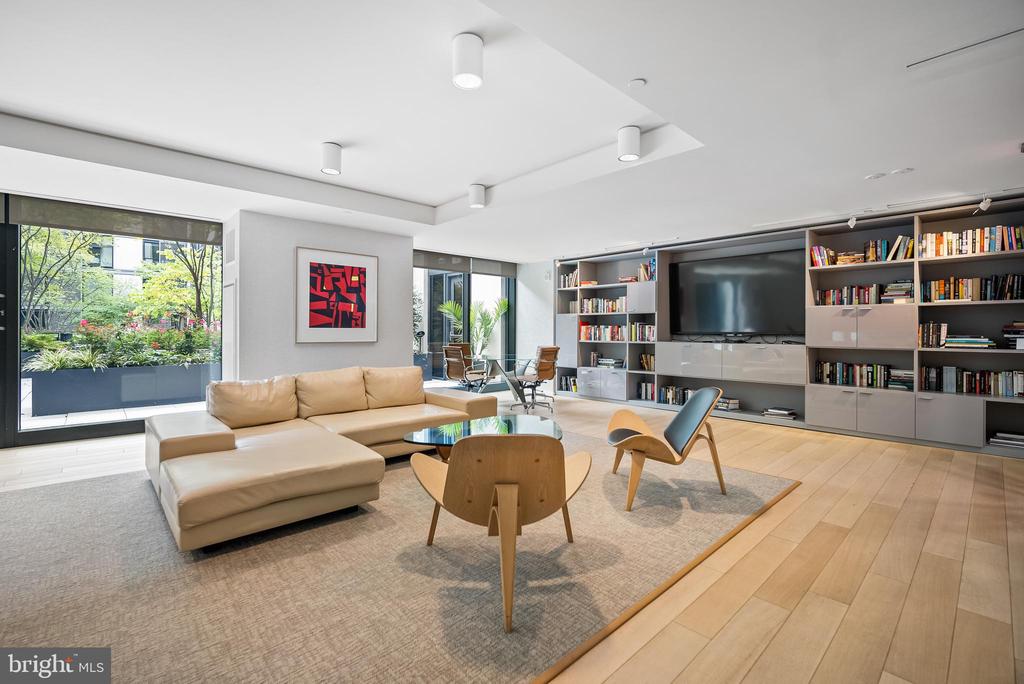 925 H STREET NW Unit: 907