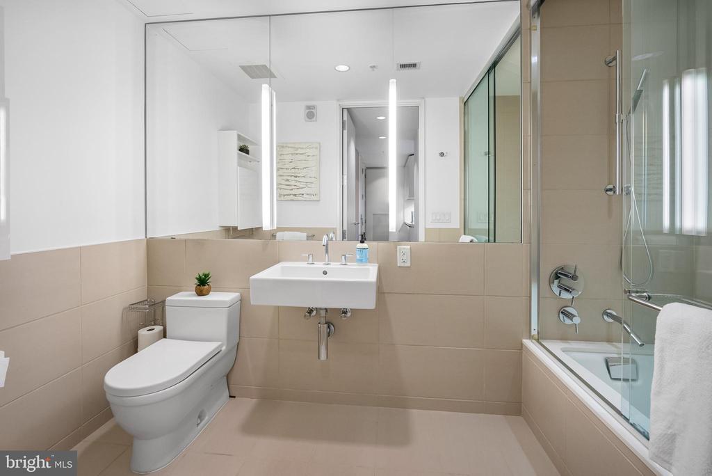 925 H STREET NW Unit: 907