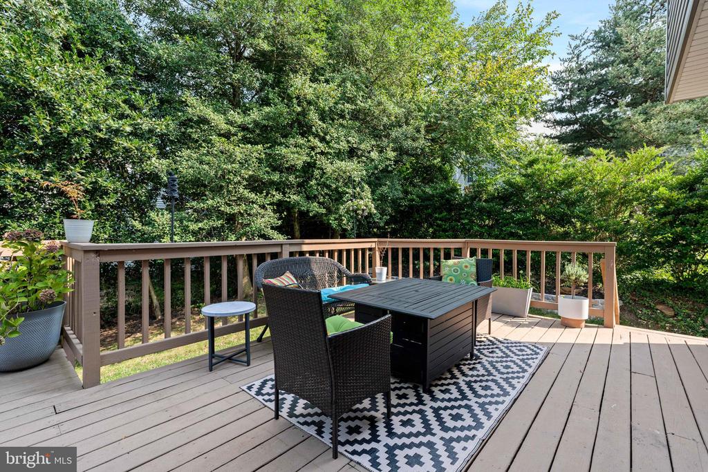 1151 Locust Tree Dr