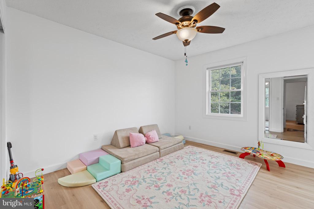 1151 Locust Tree Dr