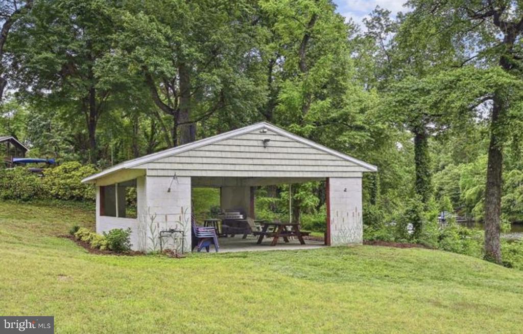 513 Leelyn Dr