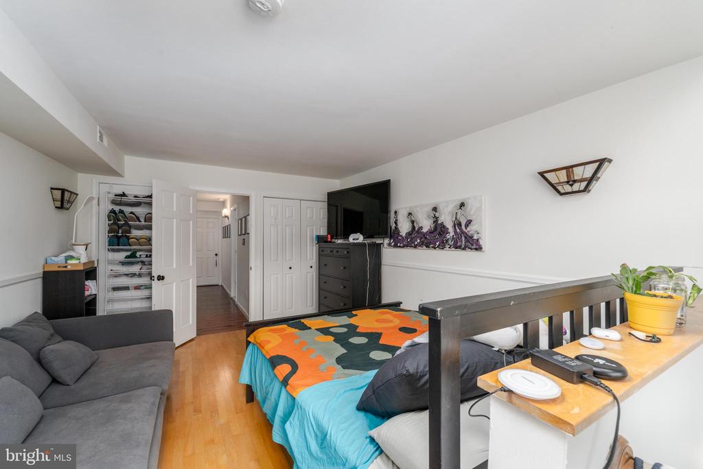 1005 LIGHT STREET