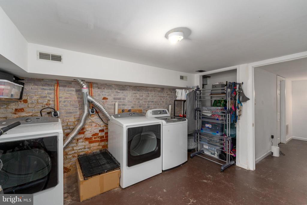 1005 LIGHT STREET