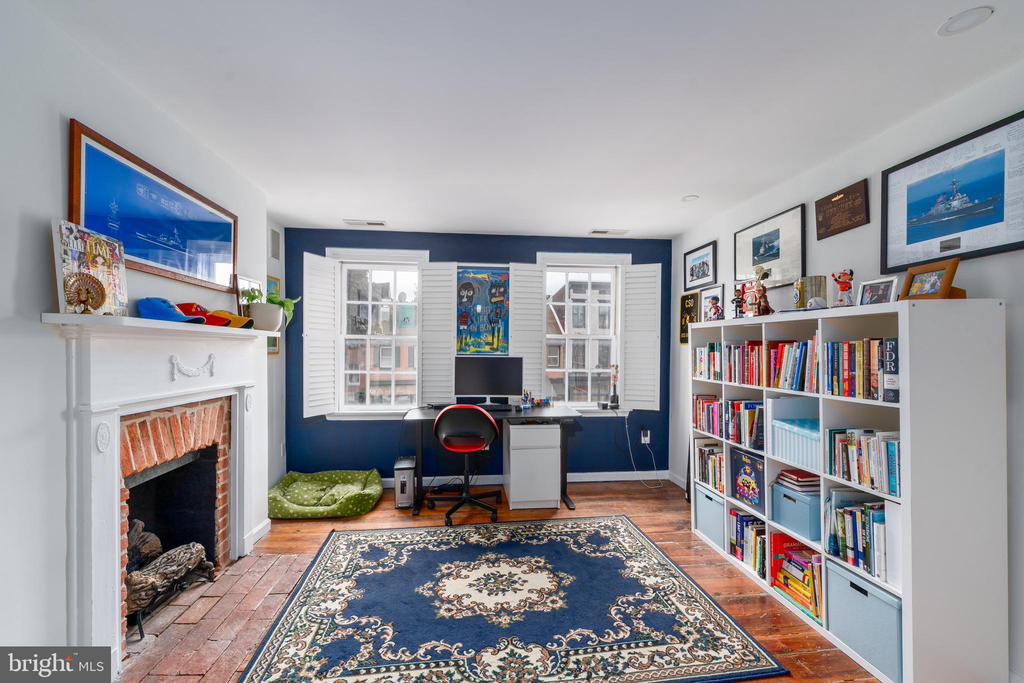 1005 LIGHT STREET