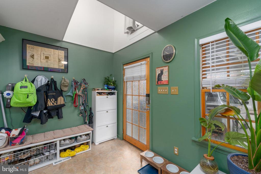 1005 LIGHT STREET
