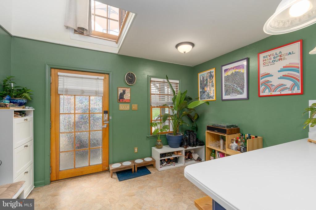 1005 LIGHT STREET
