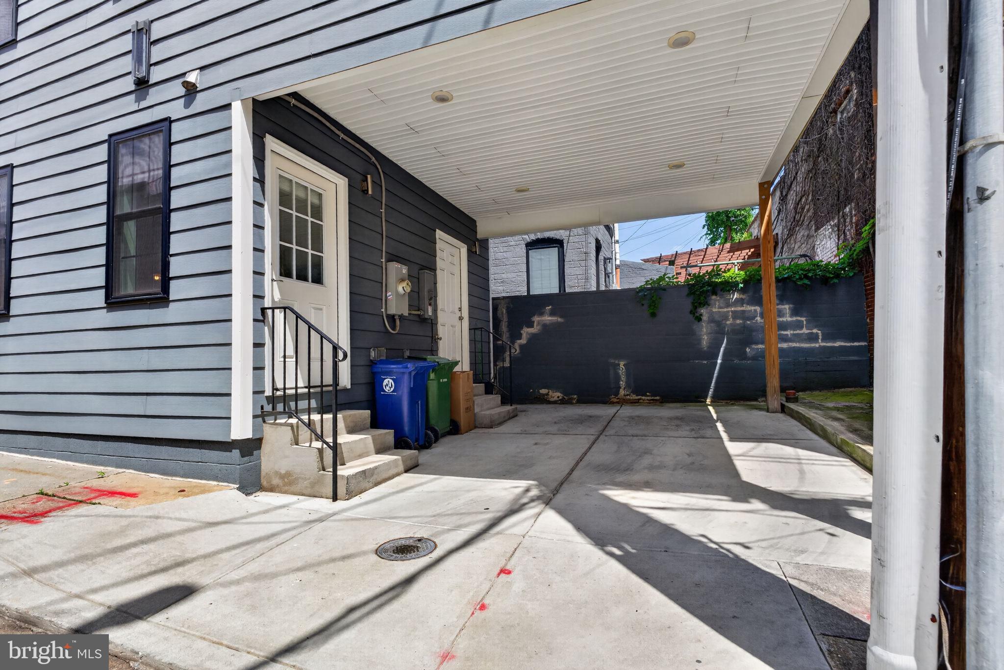 1821 BANK STREET