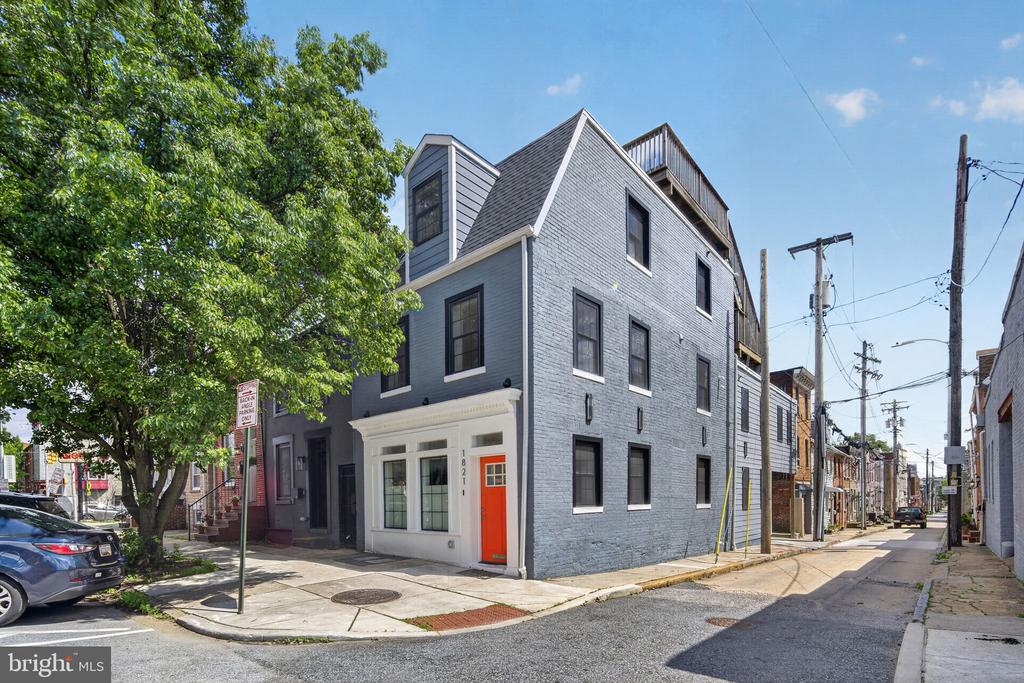 1821 BANK STREET