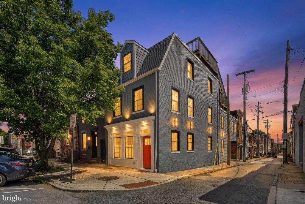 1821 BANK STREET