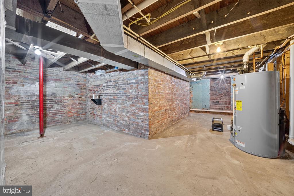 2932 DILLON STREET