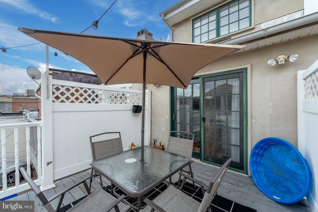 1005 LIGHT STREET