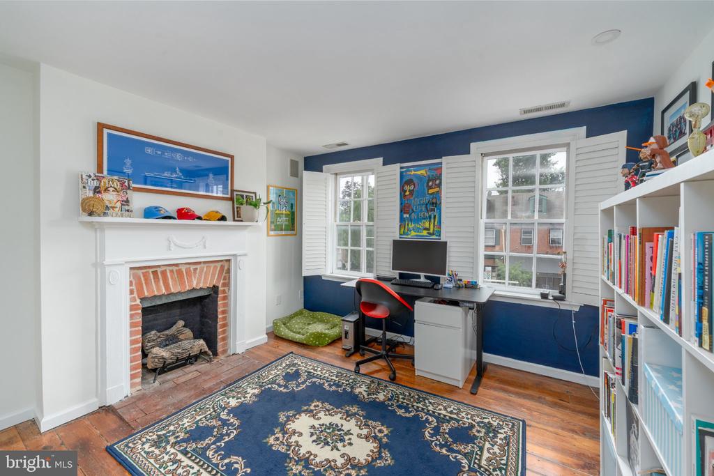 1005 LIGHT STREET