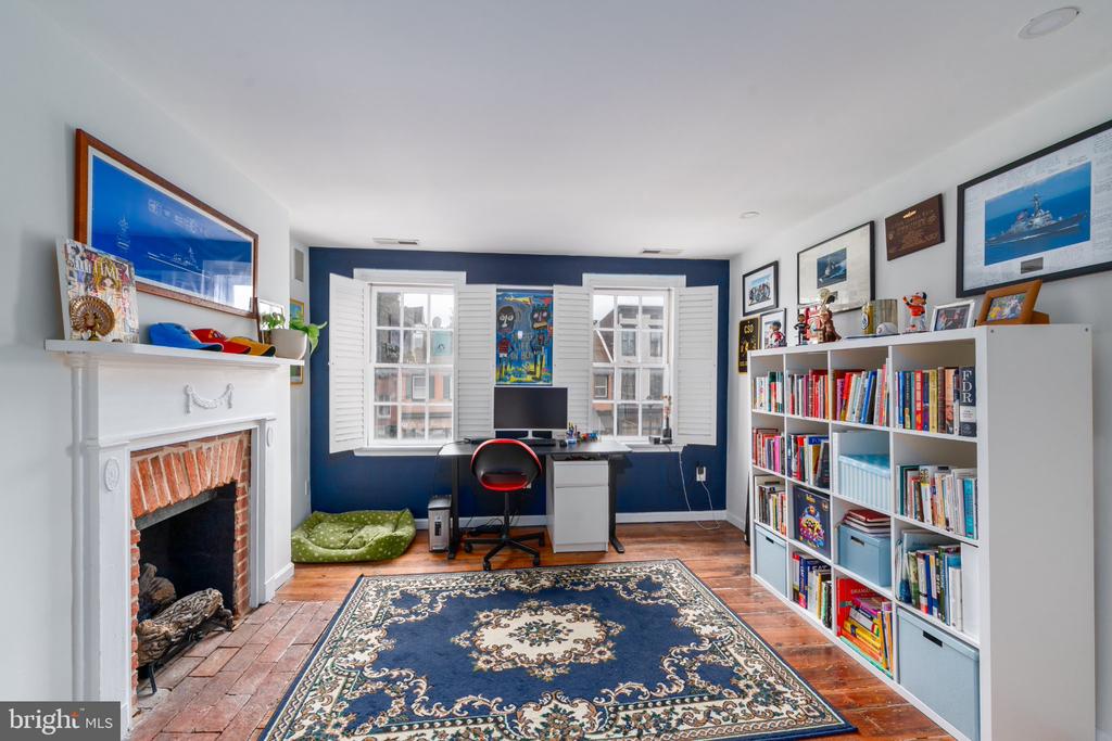 1005 LIGHT STREET